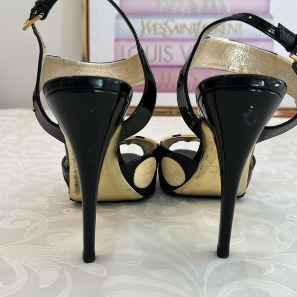 Valentino Garavani Black & Yellow Patent Leather Sandal. EU 39.5. - Picture 5 of 11